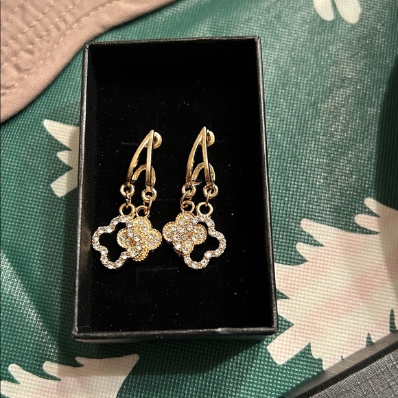 Elegant Gold and Crystal Dangle Earrings - Picture 4 of 4